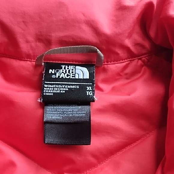 The North Face Vibrant Coral Quilted Jacket - Picture 4 of 7